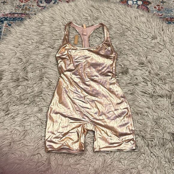 NWT skims swim cycle suit rose gold size medium - Picture 1 of 4
